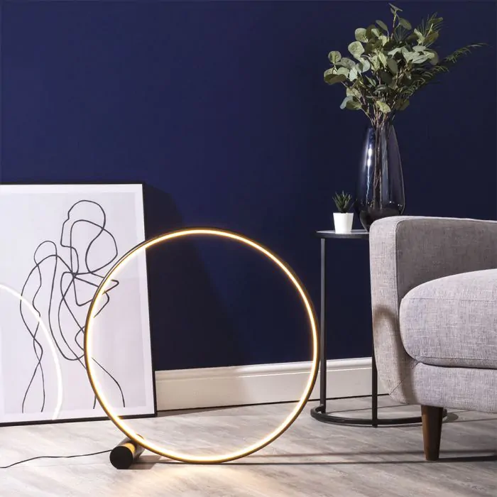 Ring floor lamp outlet