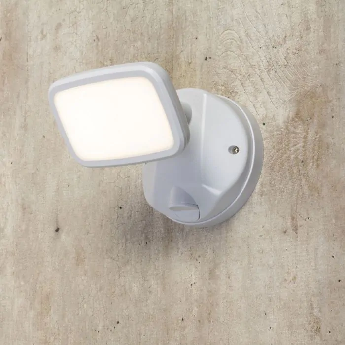 Single flood light clearance fixture